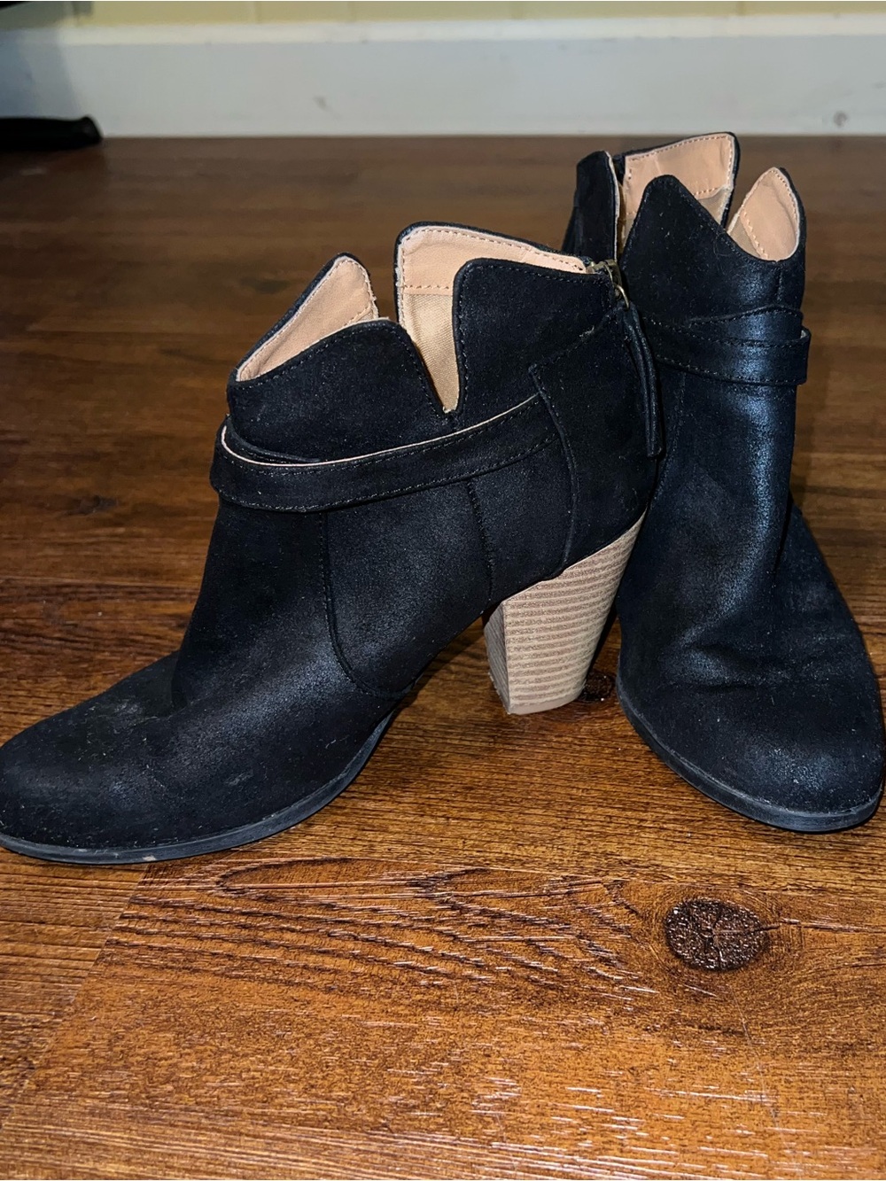 Qupid Black & Tan Faux Suede Boho Y2K Heeled Ankle Boots Size 8.5